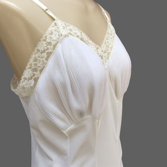 Vintage
Rogers Pleat Chiffon Lace Cutout Trim Full Slip Dress - Picture 11 of 15